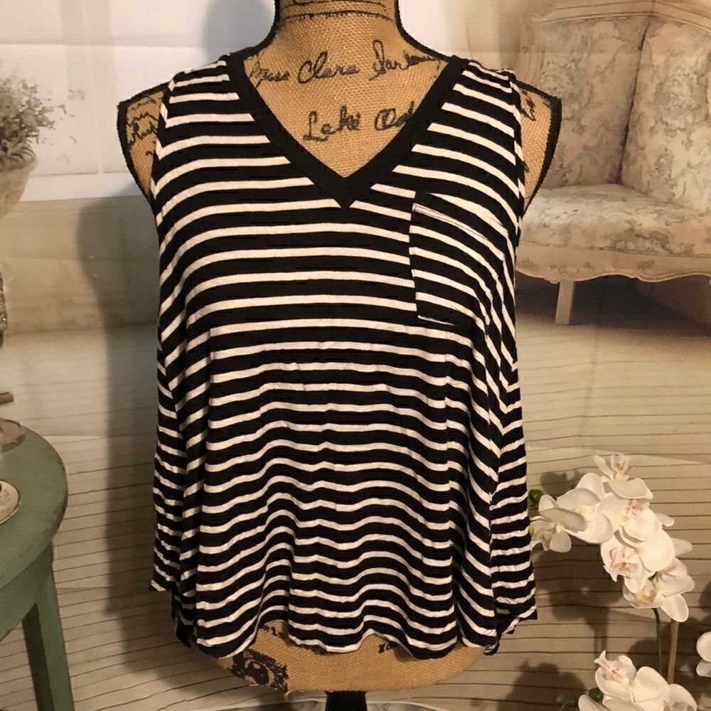 Moa Moa sleeveless high-low blouse